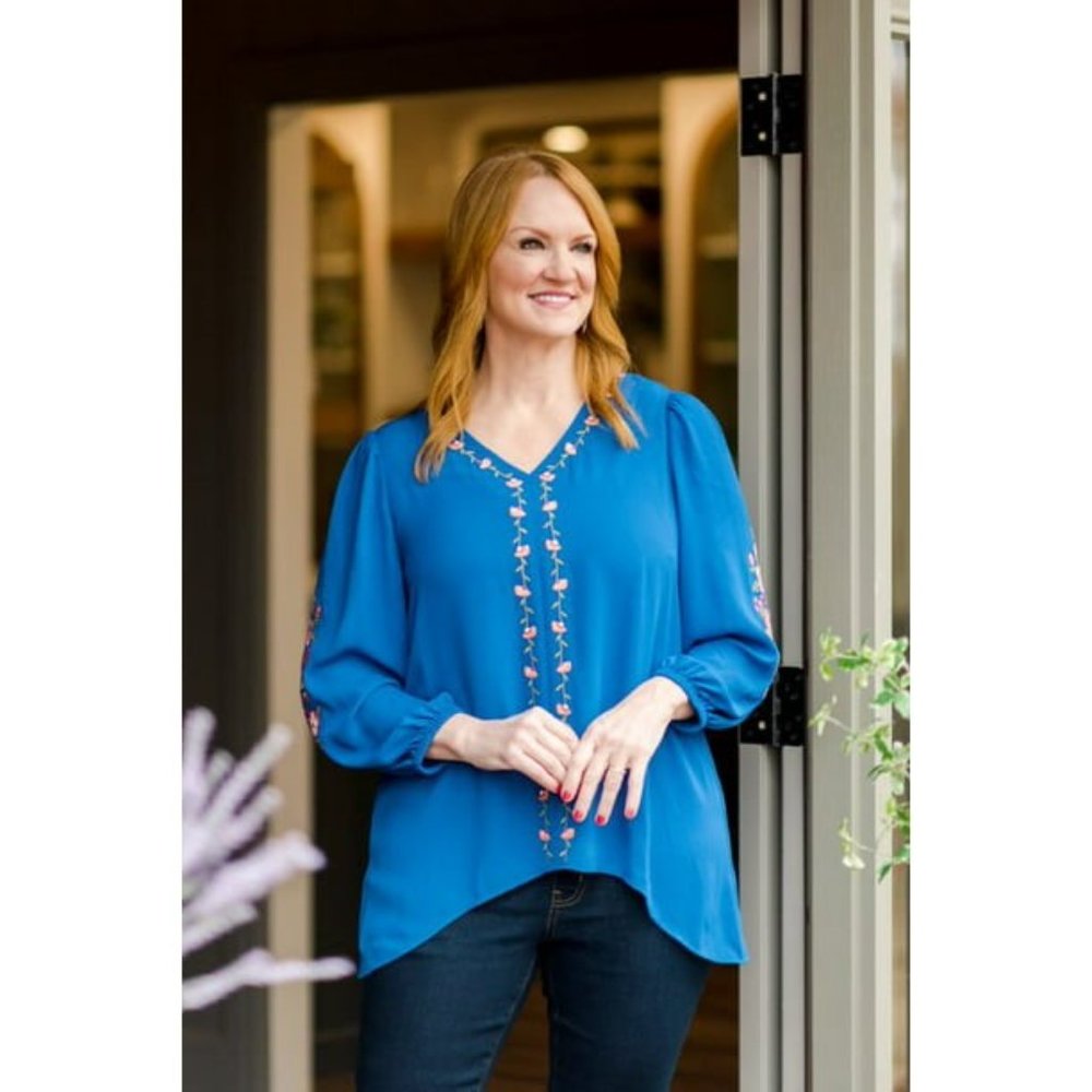 The Pioneer Woman Embroidered Sleeve Shark Bite Blouse NWT